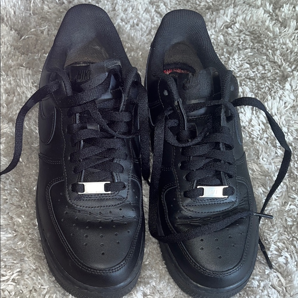 Nike Black Sneakers Classic Low-Top Design
